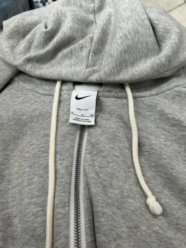 Casaco Nike cinza com dois zíper