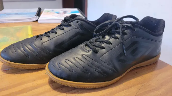 Chuteira futsal umbro 41