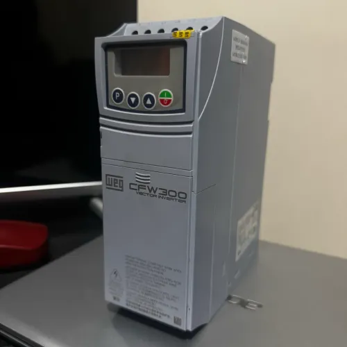 Inversor de Frequência WEG CFW300 - 9A, 380-480V