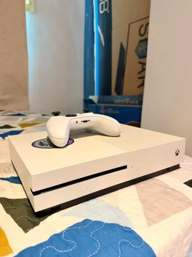 VENDO XBOX ONE S 1TB + CONTROLE ORIGINAL