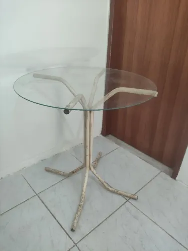 Mesa de Canto/Jantar Redonda - Tampo de Vidro e Base de Ferro