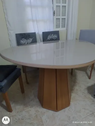 Mesa de jantar com 4 cadeiras