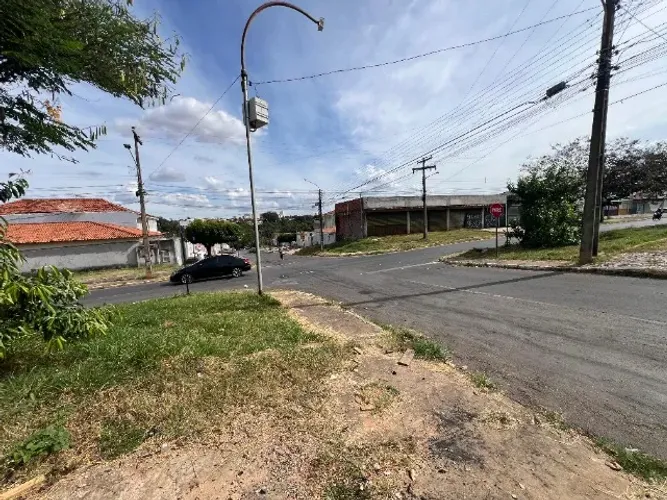 Lote esquina Taguatinga Sul - QSC 20 - Tamanho 300m²