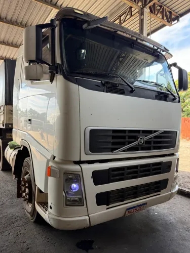 Volvo FH 400 6x2 2008/2008 com carreta Randon graneleiro 2013 assoalho ferro