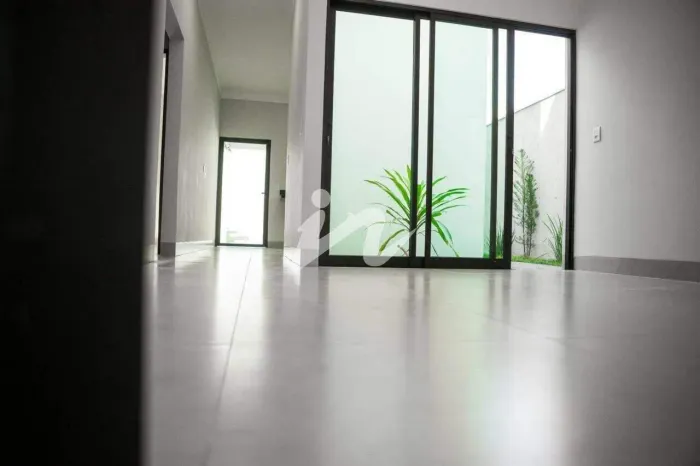 Casa residencial à venda no Bairro Laranjeiras, em Uberlândia