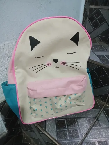 Linda mochila infantil de gatinha super conservada