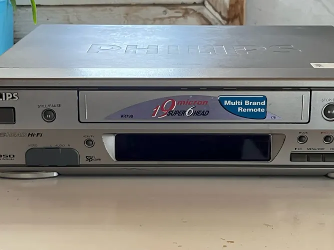 Vídeo cassete Philips 19 Micron Super 6 Head Hi-Fi Stereo