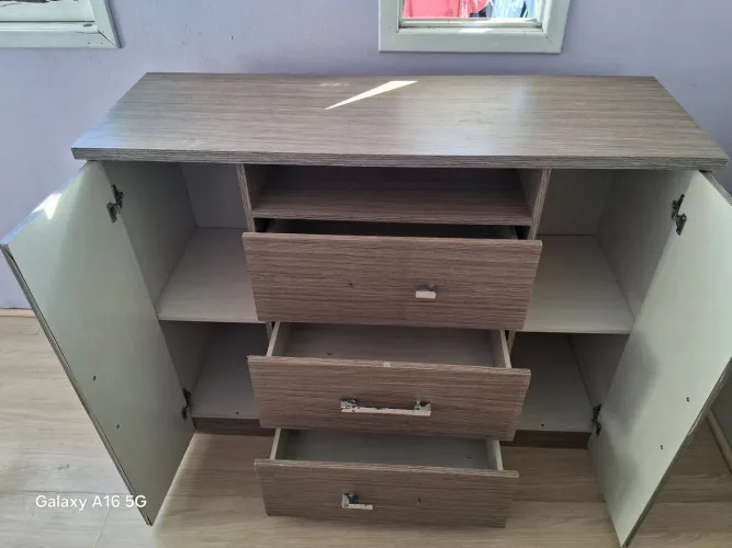 Vendo duas cômoda usadas, valor  350,00, tem que buscar. Saco dos Limões. 