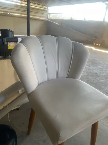Vendo cadeira pétala nova 