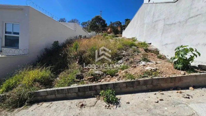 Terreno à Venda, 300m² por R$ 160.000,00 - Jardim Bandeirantes - Poços de Caldas/Mg