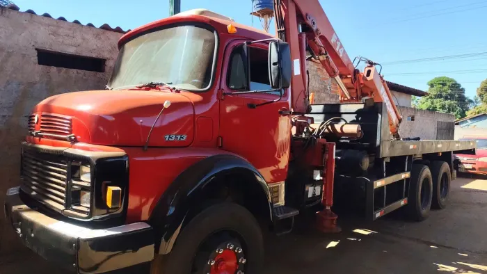 Caminhão 1313 munk 14 Ton.