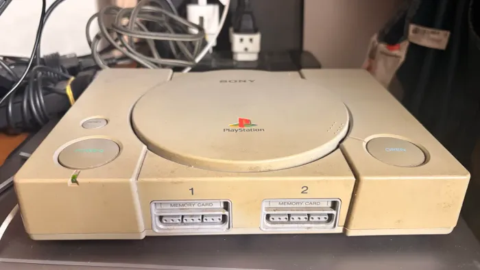 PlayStation 1 Fat SCPH-7501 + 2 controles + cabos - para conserto/peças