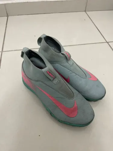 Chuteira da Nike society infantil