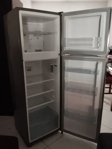Geladeira Eletrolux 263 litros inox