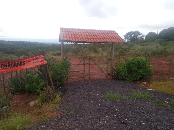 Vendo casa água luz fácil acesso uma casa 140 mil outra 180 