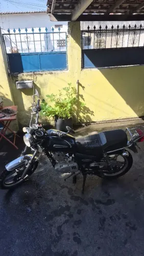 MOTO 125 INTRUDER