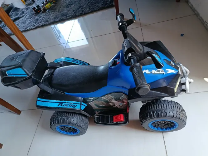  Moto quadriciclo elétrica 
