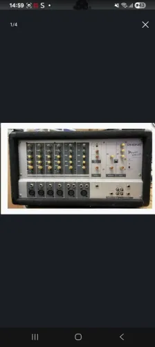 Amplificador acompanhado de caixas de som
