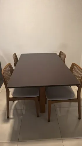 Mesa de jantar com 4 cadeiras