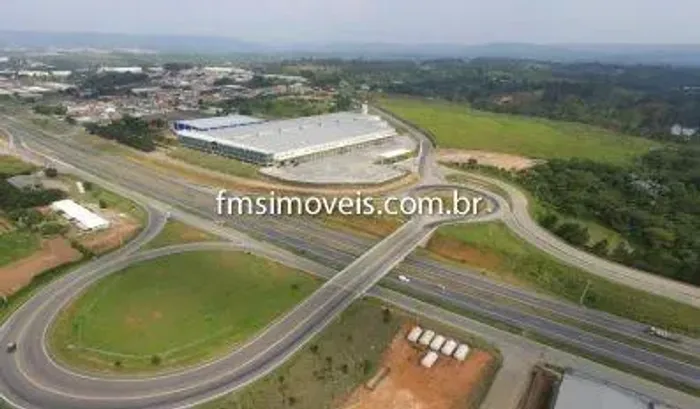 Galpão Industrial para Locação em Cabreuva-SP 6 Banheiros, 28 Vagas de Garagem, 21.260m² d