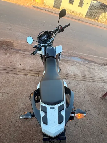 Moto de garagem pouco uso