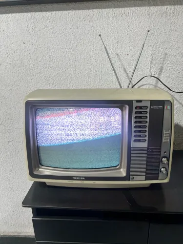 TV antiga Semp Toshiba