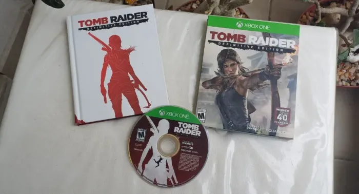 Jogo Tomb Raider Definitive Edition C/ Book E Luva Completo