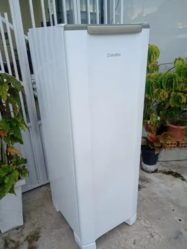 Geladeira Esmaltec 