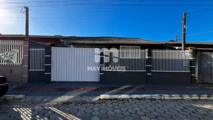 Casa com piscina e 2 dormitórios no São Vicente em Itajaí