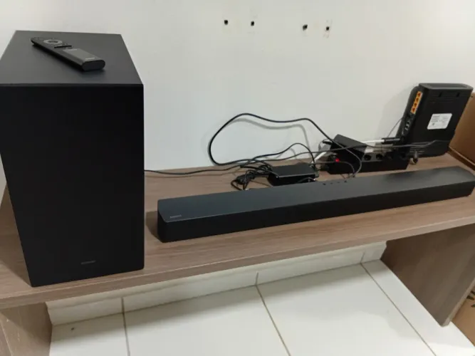 Soundbar Samsung 2.1 canais, 300W, Bluetooth, Subwoofer sem fio, Dolby Audio