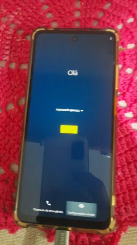 Vendo esse moto G24 128 Gigas de memória 4 de ram NFC perfeito sem nenhum defeito .