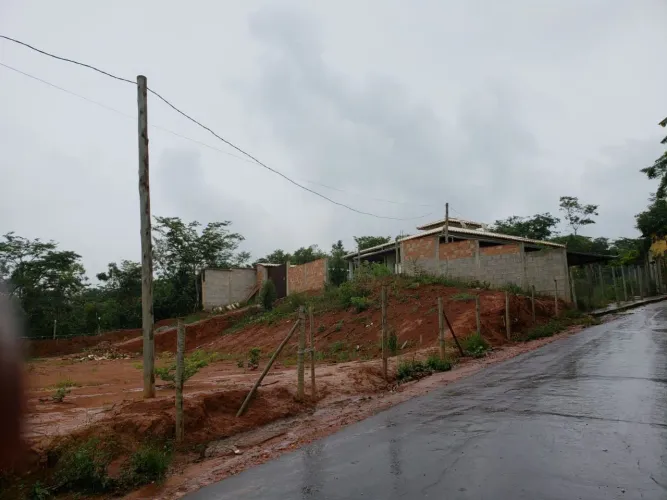EXCELENTE OPORTUNIDADE EM BONFIM/MG: 1.022 m² EM 2 LOTES JUNTOS COM HABITE-SE! ?