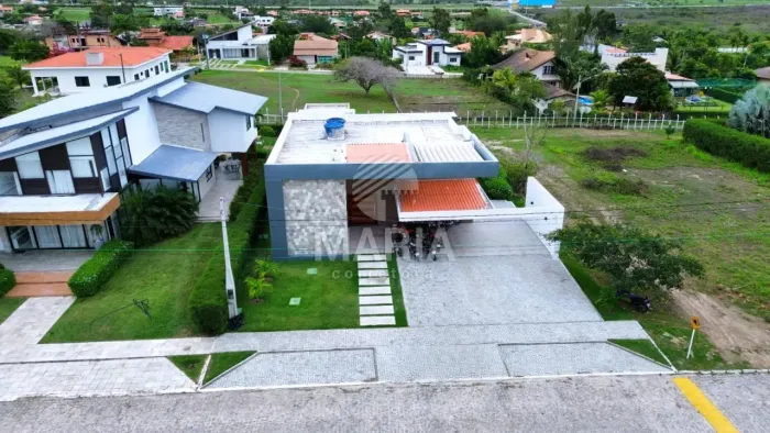 Casa de condomínio com 4 suítes e piscina privativa à venda em Gravatá/PE!
