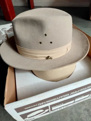 Chapéu Vintage Prada Feltro Bege Tam 57 - Com Caixa Original - Impecável