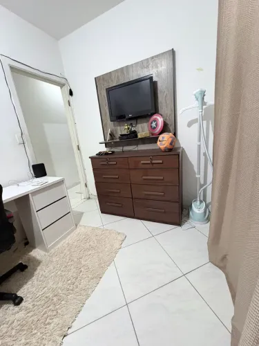Cômoda semi nova