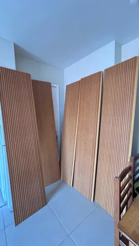 Painel ripado para TV até 75 polegadas