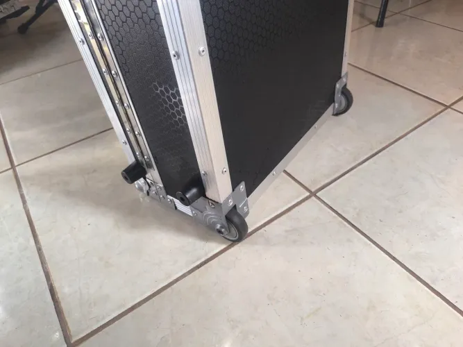 Case para teclado profissional em fórmica novo