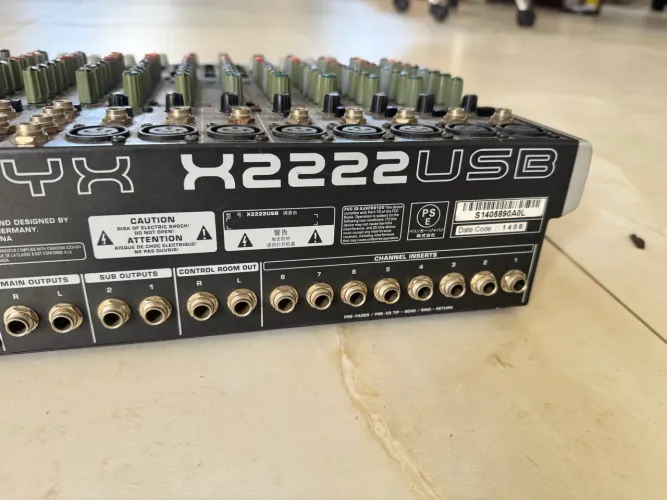 Mesa de Som Behringer Xenyx X2222USB Profissional