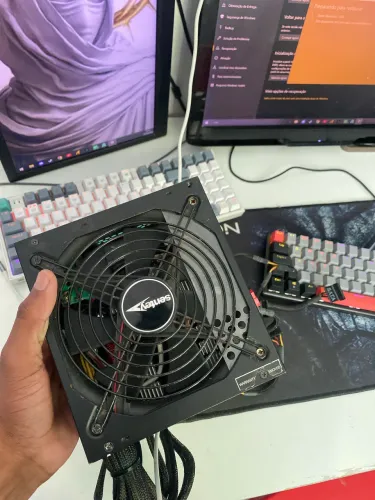 Vendo fonte pc tá com algum problema ela eu acho