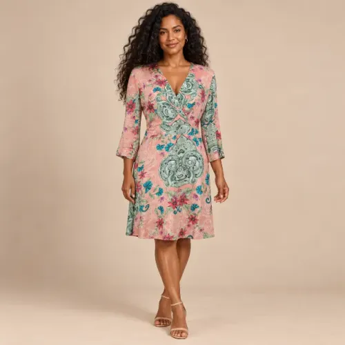 Vestido Opção M em viscose floral e paisley com mangas 3/4