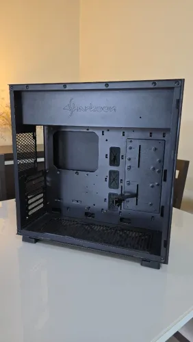 Gabinete Sharkoon Pure Steel ATX Preto