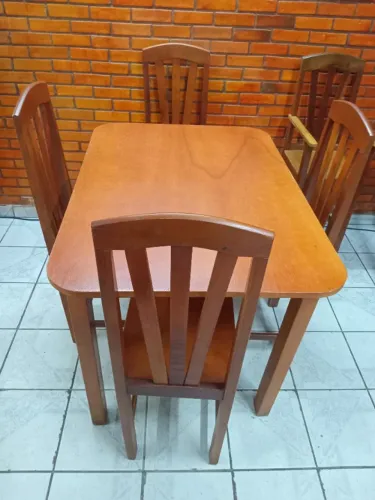 Mesa de lanchonete e restaurante com 4 mesas e 16 cadeiras.