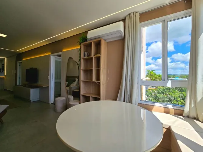 Apartamento mobiliado e equipado com 2 suítes à venda em Meia Praia Navegantes 450m da pra