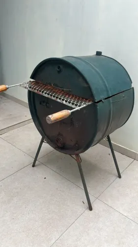 Vendo Churrasqueira Meio Tambor Usada