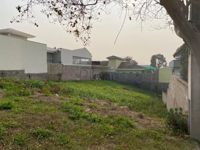 Terreno à Venda no Condomínio Picollo Villaggio em Louveira, no bairro Vila Omizollo.