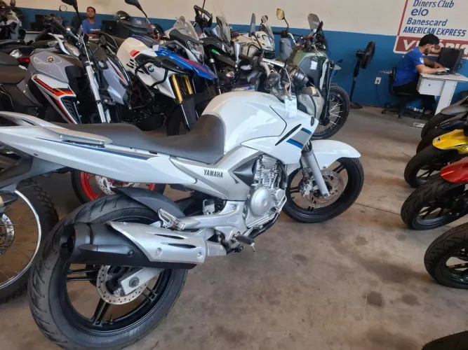 YAMAHA FAZER 250 BRANCA 2015 Shalon veículos Cariacica