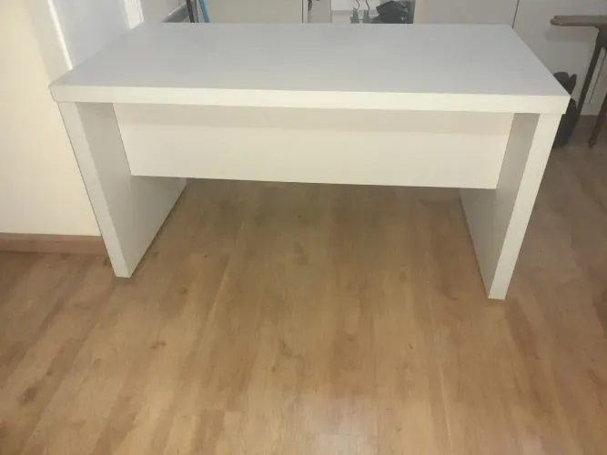 MESA PARA ESCRITÓRIO ,valores de acordo com a medida ,550 reais ,600 reais ,800 reais.