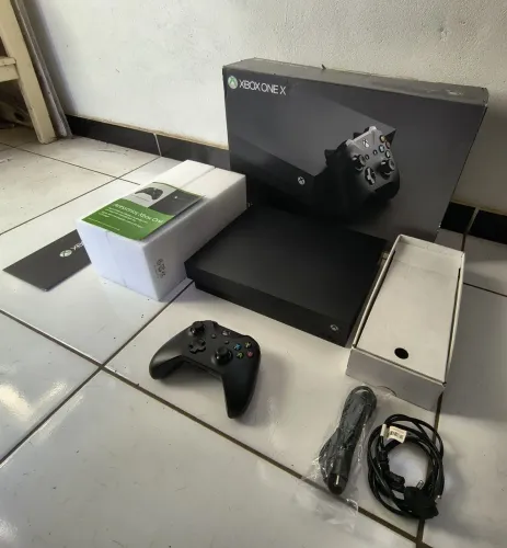 Xbox One X 4k Zerado com Caixa manual e 40 jogos..