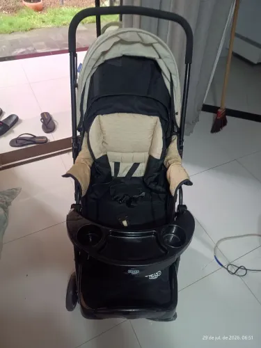Vendo carrinho de BB e bebê conforto cosco