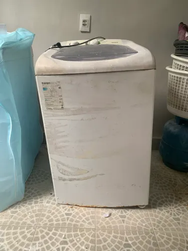 Máquina de lavar usada